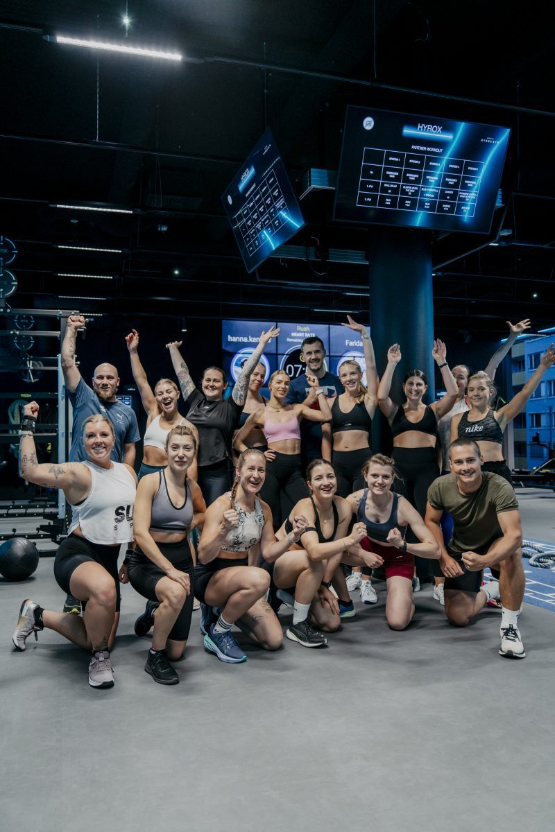 HYROX Athletinnen und Athleten im King Kong Club.