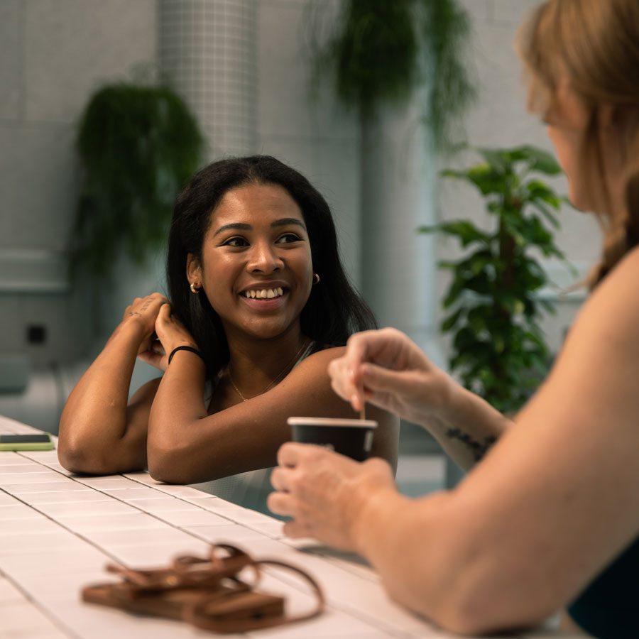 Kaffeetrinken an der Wet Bar im King Kong Club macht glücklich.